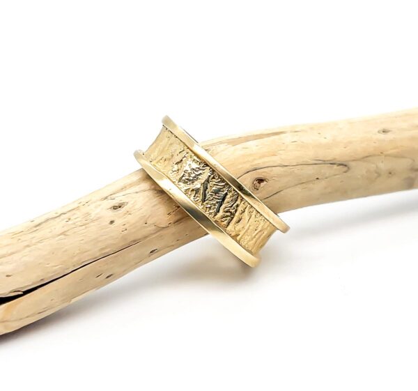 Narrow Reticulated Ring