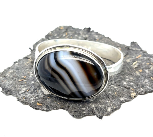 TUXEDO AGATE BRACELET TOP