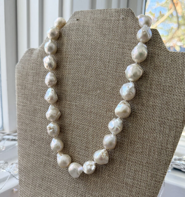 BAROQUE PEARL NECKLACE - Image 2