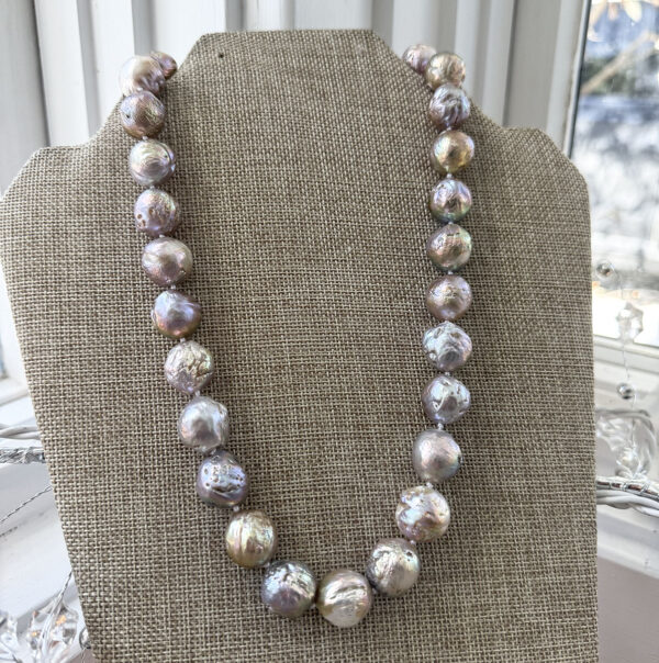 METALLIC FIREBALL PEARL NECKLACE