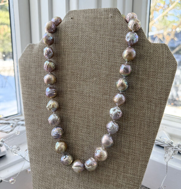 METALLIC FIREBALL PEARL NECKLACE - Image 2